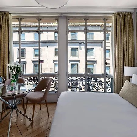 Hotel Adore &