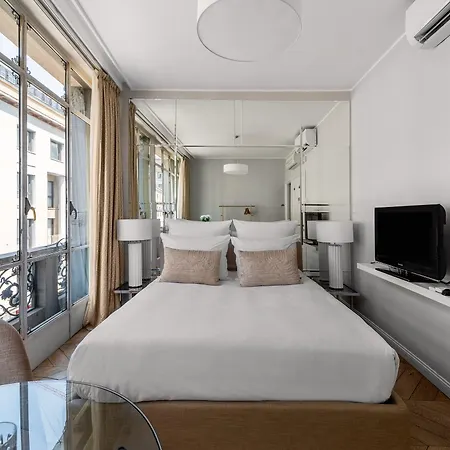 Hotel Adore &