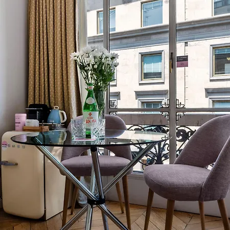 Hotel Adore &