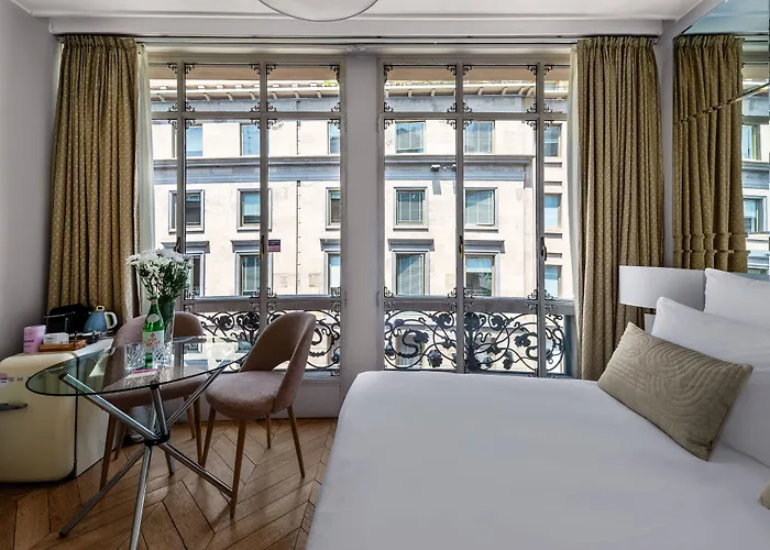Hotel Adore &