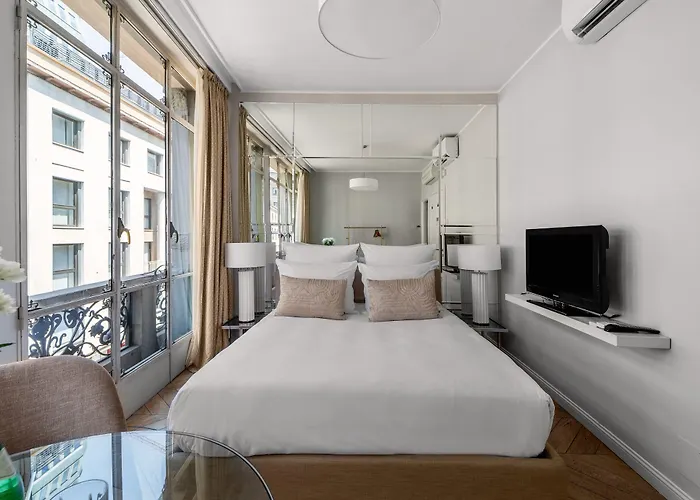 Hotel Adore &