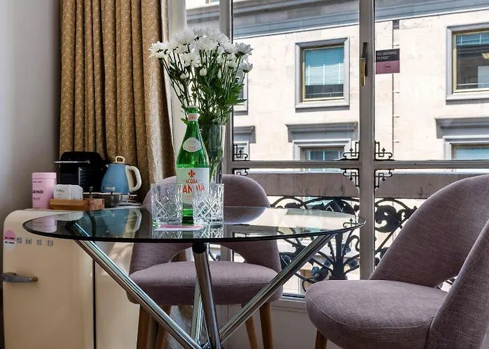 Hotel Adore &